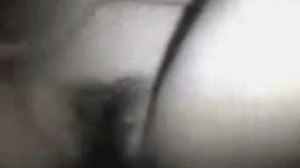 POV-video av en hårig amatör rumänsk babe som ger en avsugning