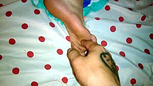 Vidéo porno HD de chatouillements de pieds et jeux de fétichisme