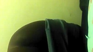एक और उच्च गुणवत्ता वाला समलैंगिक पोर्न वीडियो जिसमें फर्टिंग और गुदा खेलने के साथ