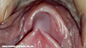 Italialainen teini saa orgasmin POV-solo-sessiossa, jossa klitoris saa orgasmin