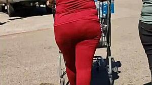 隐藏摄像头拍摄了一位穿着红色长腿的胖美女