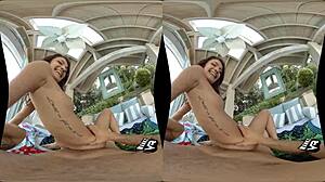 Virtualni seks z Adrijo Rae in njeno grobo pičko v HD videu