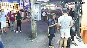 Una teenager thailandese viene catturata da una telecamera nascosta in una scena di sesso incredibile