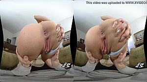 Virtuálny sex s malými prsiami a veľkým penisom v HD videu