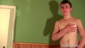 Amateur gay guy jerks off in exclusive casting
