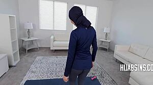 Muzułmańska nastolatka zostaje przyłapana za zdradę swojego trenera i ukarana