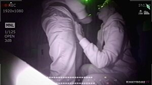 فيديو كاميرات مخفية لزوجين هواة يقومون بعملية مص مراهقة
