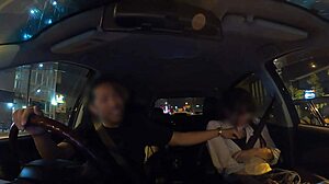 נימפומנית היפנית קאנסאי מקבלת זיון בתוך המכונית שלה בסרטון HD