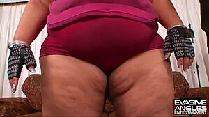 肥胖美女们在各种姿势中被股和操