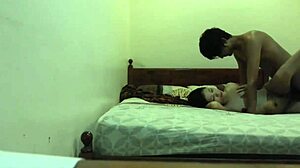 Sex v hotelovém pokoji s nepálskou manželkou