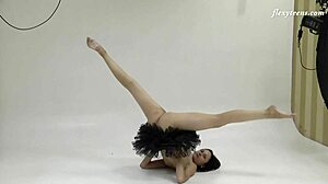วิดีโอ HD ของการยืดขาแบบแอคโรบัติกของ Galina Markovas