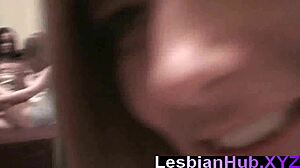Teenagere lesbisk udforsker deres fetish for at slikke og onanere