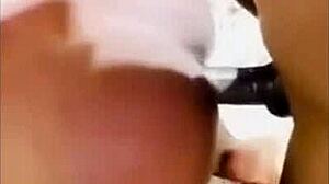 Adolescente negra amateur es follada por una gran polla negra en un video casero