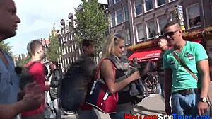 Аматьорски групов секс с малка холандска проститутка