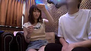 La svelta e bellissima ragazza giapponese Mizuki in un film completo online