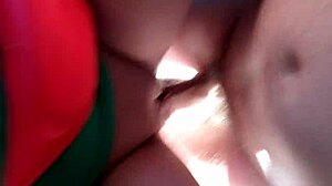 Χαριτωμένο ζευγάρι ερασιτεχνών gay απολαμβάνει υπαίθριο σεξ σε σπιτικό βίντεο