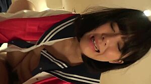 فتاة يابانية ساخنة في فيديو جاف خام وغير مفلتر