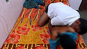 คู่รักอินเดียที่หลงใหลในการเผชิญหน้ากันในห้องนอนในรูปแบบ HD