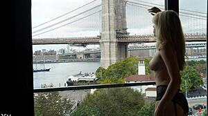Das erste Nackt-Fotoshooting der blonden Amateure enthüllt