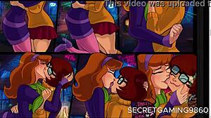 Daphnes, Cadılar Bayramı temalı bir lezbiyen buluşmasında Velma'nın sıkı popo deliğini tutkuyla yalıyor