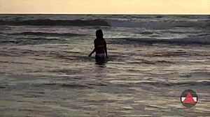 Umed și sălbatic: O aventură cu fetișul picioarelor pe plajă