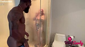 Loree Love a Ace Bigs sa intímne zblížia v kúpeľni s prívesom