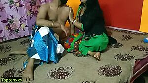 En förförisk indisk hemmafru överraskar sin partner med passionerad älskling, med explicit hindi-ljud