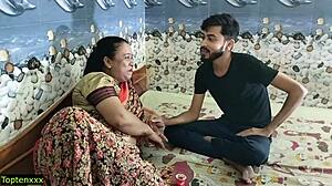 Junge indische Jungs treffen zum ersten Mal auf eine heiße bengalische Hausfrau