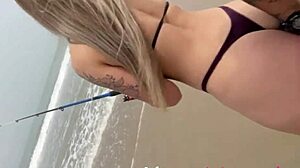 Ragazza bianca viene scopata in spiaggia dopo aver pescato in questo video di Alinova