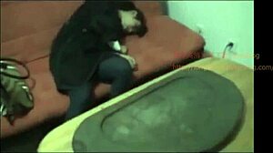 Une beauté asiatique attachée et punie avec de la crème fouettée dans une vidéo fétichiste faite maison